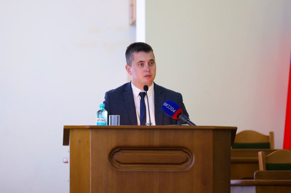 Депутатский корпус заслушал отчет о деятельности Молодежного парламента Депутатский корпус заслушал отчет о деятельности Молодежного парламента