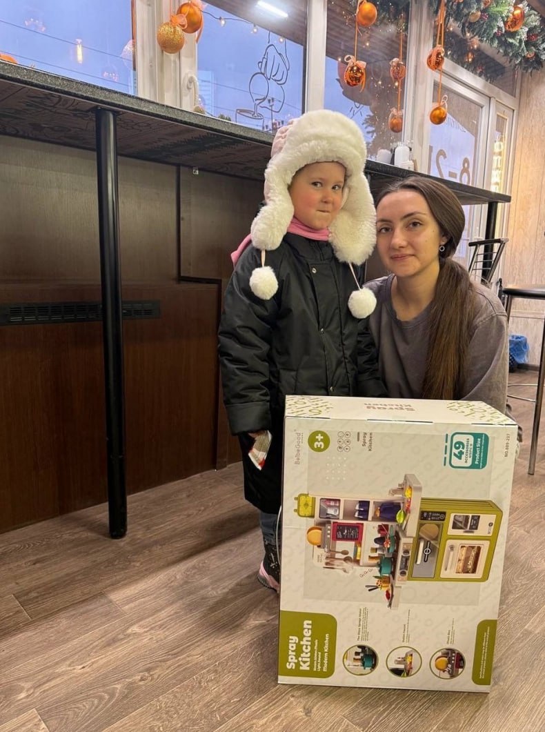 В Свердловске первые мечтатели получили свои подарки в рамках акции «Ёлка желаний» В Свердловске первые мечтатели получили свои подарки в рамках акции «Ёлка желаний»