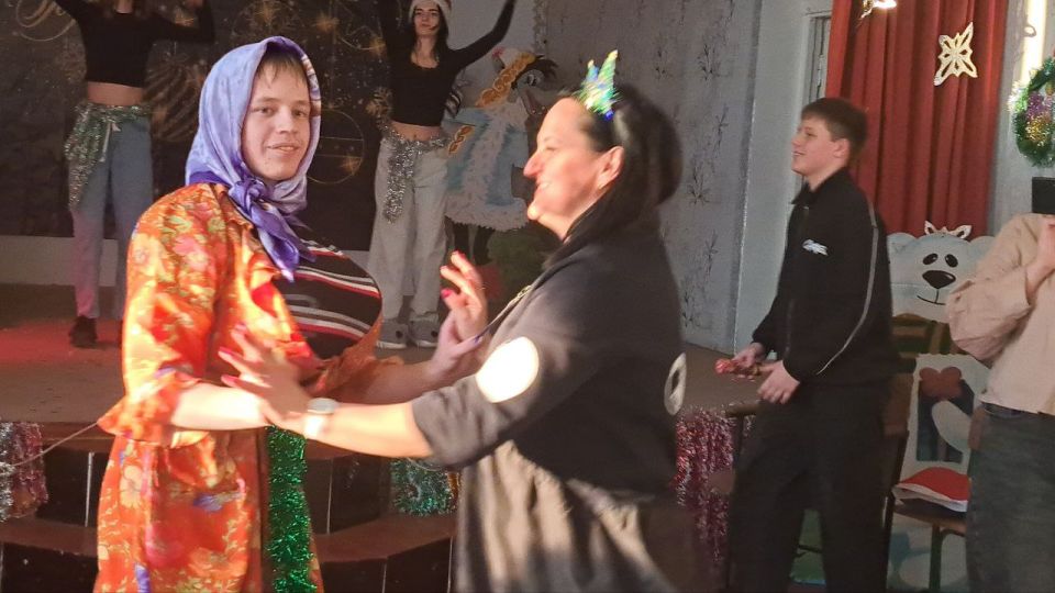 Новогодняя вечеринка в "Станично-Луганской средней школе имени Грекова П.М." для учеников 8-11 классов, прошедшая 24 декабря 2025 года! Новогодняя вечеринка в "Станично-Луганской средней школе имени Грекова П.М." для учеников 8-11 классов, прошедшая 24 декабря 2025 года!