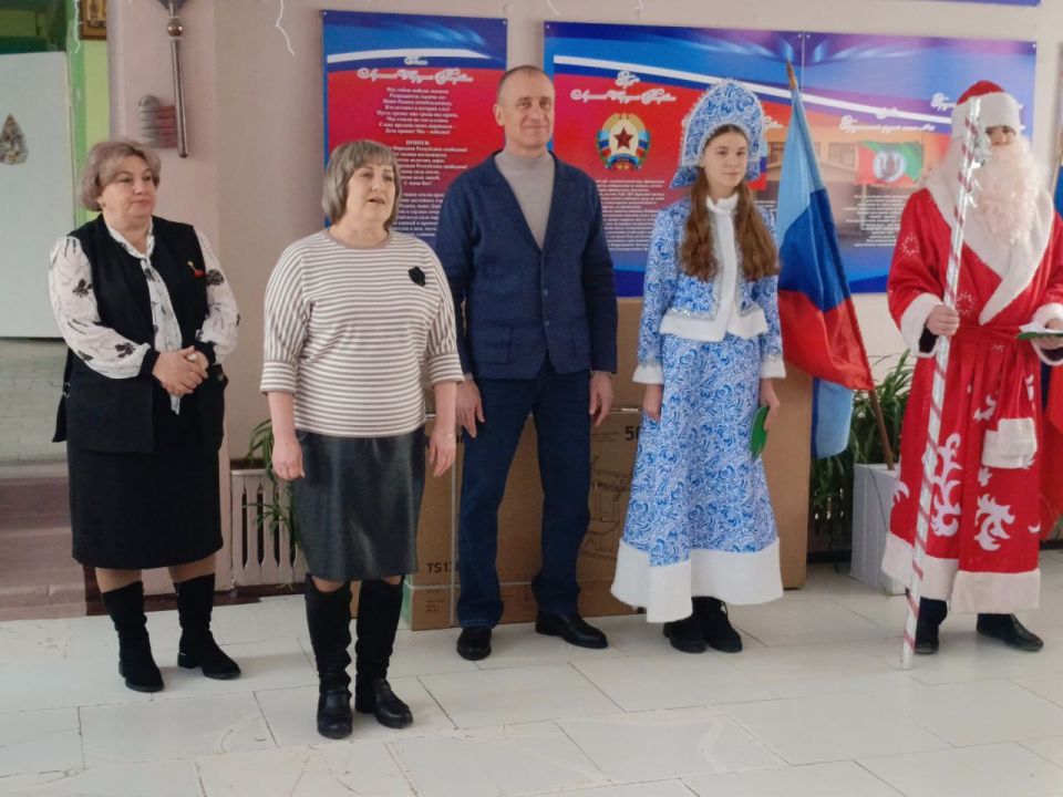 Городищенская школа получила подарки к Новому году от Оренбуржья и старообрядцев России Городищенская школа получила подарки к Новому году от Оренбуржья и старообрядцев России