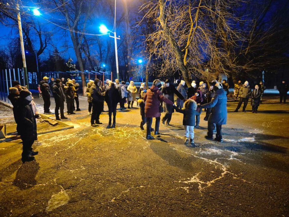 Сегодня в Ровеньках торжественно стартовали новогодние праздники Сегодня в Ровеньках торжественно стартовали новогодние праздники