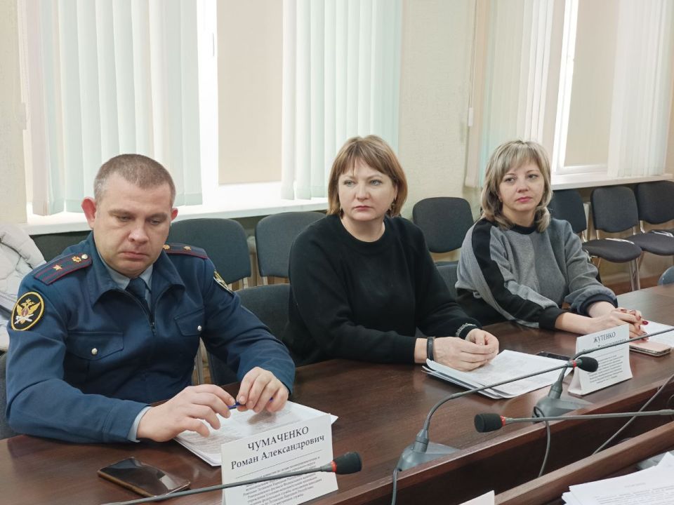 Сегодня в Администрации городского округа город Ровеньки состоялось очередное заседание городской комиссии по делам несовершеннолетних и защите их прав под председательством заместителя Главы Кравченко Елены Валериевны Сегодня в Администрации городского округа город Ровеньки состоялось очередное заседание городской комиссии по делам несовершеннолетних и защите их прав под председательством заместителя Главы Кравченко Елены Валериевны