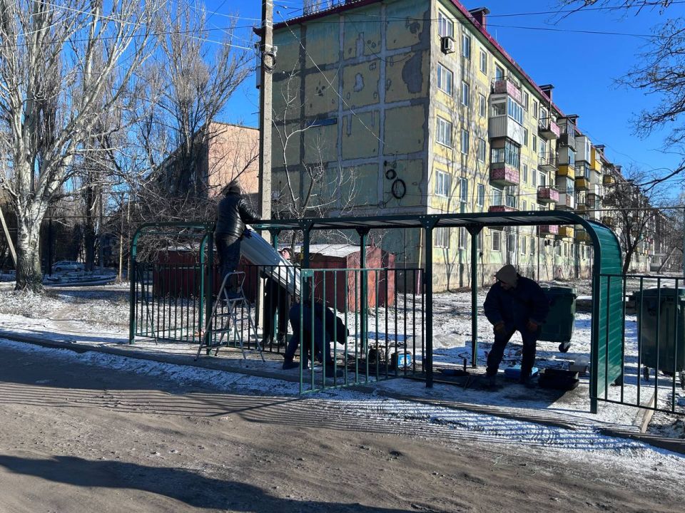 В рамках выполнения специального инфраструктурного проекта силами республики Башкортостан в 2025-м году на территории города Красный Луч начаты работы по установке новых контейнерных площадок В рамках выполнения специального инфраструктурного проекта силами республики Башкортостан в 2025-м году на территории города Красный Луч начаты работы по установке новых контейнерных площадок