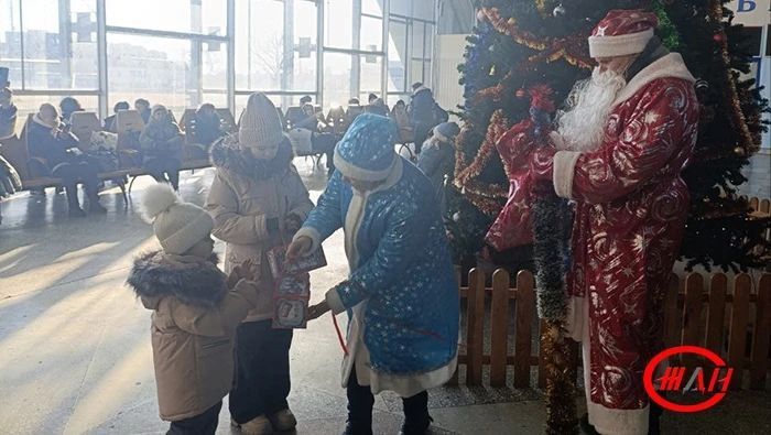 В Луганском филиале ФГУП «ЖДН» осуществили новогоднюю мечту Вики из пгт В Луганском филиале ФГУП «ЖДН» осуществили новогоднюю мечту Вики из пгт