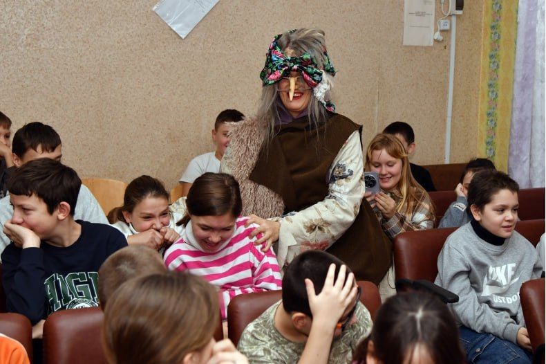 Новогоднее представление от красноярских артистов пришло и в Червонопартизанск Новогоднее представление от красноярских артистов пришло и в Червонопартизанск