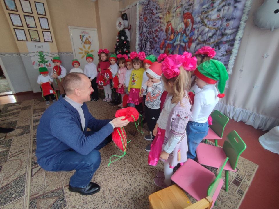 Городищенская школа получила подарки к Новому году от Оренбуржья и старообрядцев России Городищенская школа получила подарки к Новому году от Оренбуржья и старообрядцев России