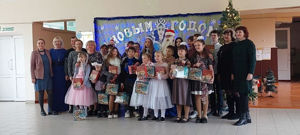 На Краснодонщине продолжается череда новогодних утренников На Краснодонщине продолжается череда новогодних утренников