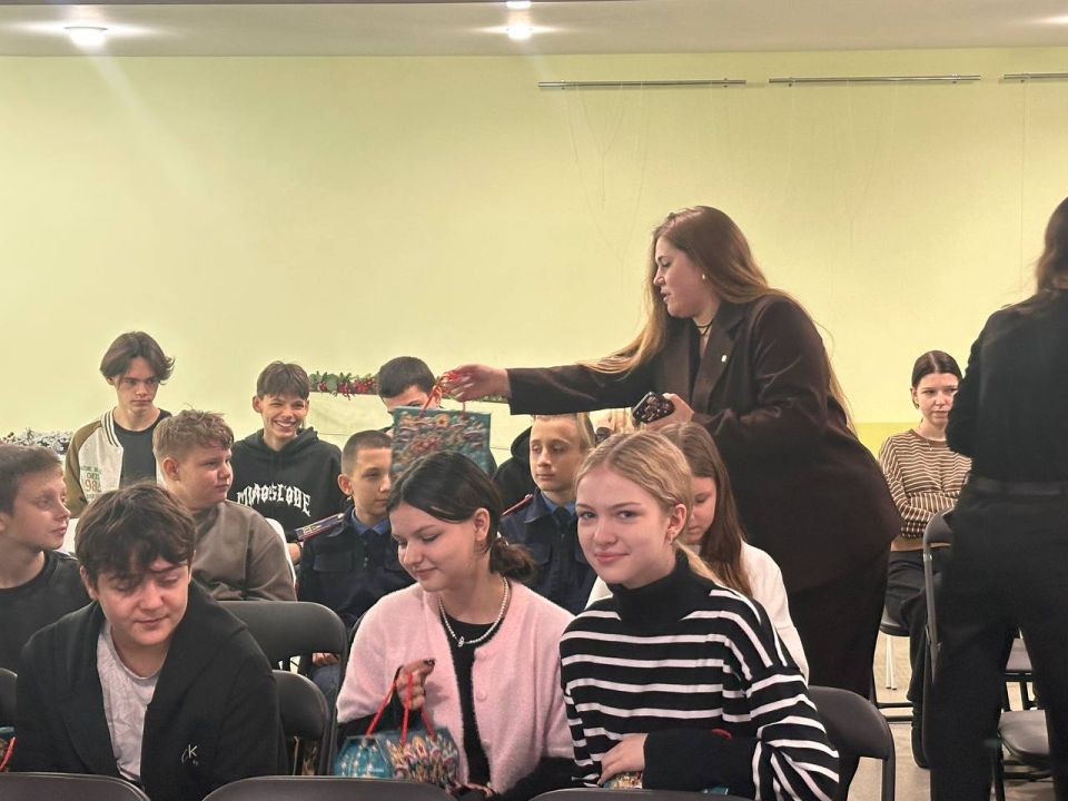 В преддверии Нового года в центре молодёжных инициатив «Гравитация» прошёл увлекательный квиз, организованный для детей участников специальной военной операции В преддверии Нового года в центре молодёжных инициатив «Гравитация» прошёл увлекательный квиз, организованный для детей участников специальной военной операции