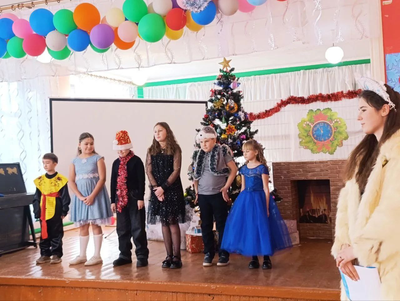 Наш Новый год в начальной школе: Волшебство, смех и море радости! Наш Новый год в начальной школе: Волшебство, смех и море радости!