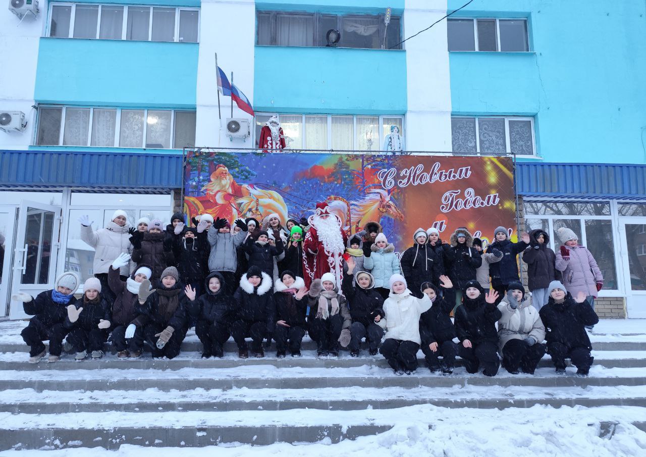 26 декабря в центре Суходольска состоялось долгожданное торжественное открытие городской елки на площади Блюхера, которое стало ярким стартом для предстоящих новогодних праздников 26 декабря в центре Суходольска состоялось долгожданное торжественное открытие городской елки на площади Блюхера, которое стало ярким стартом для предстоящих новогодних праздников