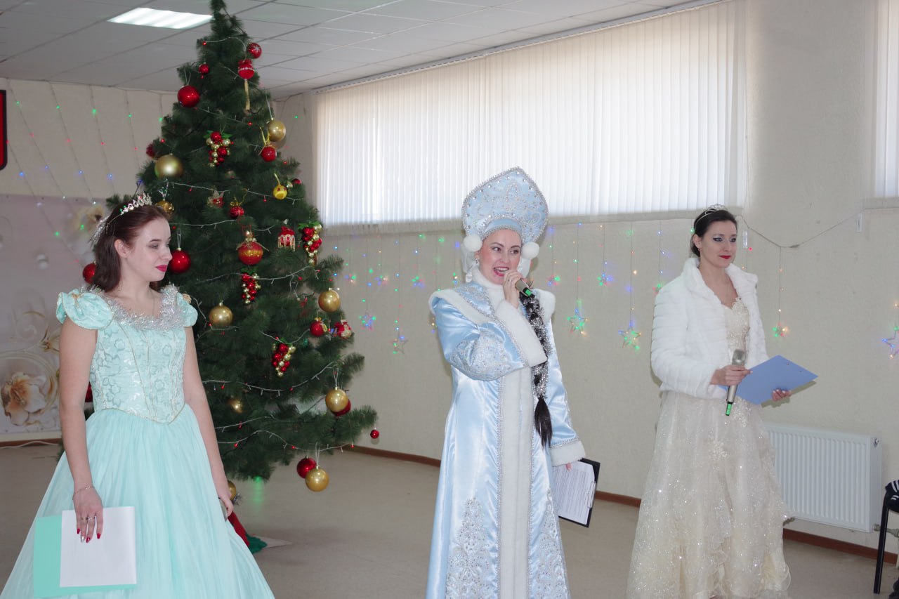 Глава Славяносербского округа Сергей Крамаренко поздравил детей с Новым годом Глава Славяносербского округа Сергей Крамаренко поздравил детей с Новым годом