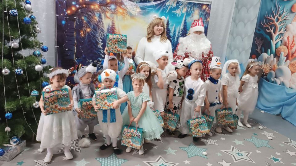 В дошкольных образовательных учреждениях г. Ровеньки прошли новогодние утренники В дошкольных образовательных учреждениях г. Ровеньки прошли новогодние утренники