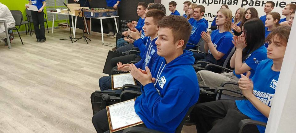 Светлана Гизай: Горжусь нашей молодежью!. В Луганске состоялось торжественное мероприятие, посвященное трехлетию работы регионального отделения Всероссийской общественной организации «Молодая Гвардия Единой России» в... Светлана Гизай: Горжусь нашей молодежью!. В Луганске состоялось торжественное мероприятие, посвященное трехлетию работы регионального отделения Всероссийской общественной организации «Молодая Гвардия Единой России» в...