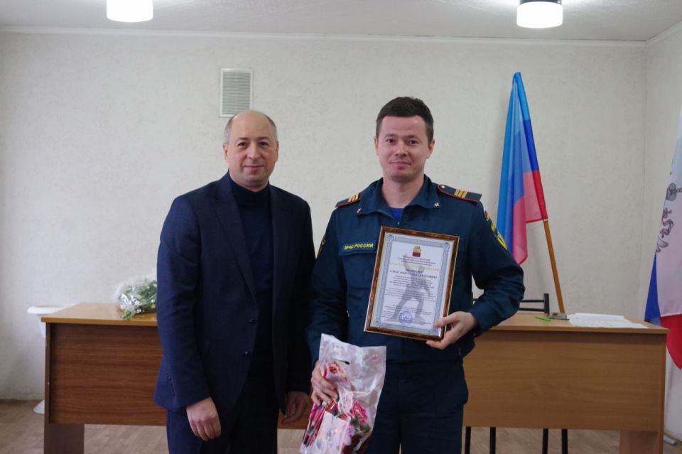 Сергей Крамаренко: В преддверии Дня спасателя, встретился с сотрудниками МЧС, чтобы поздравить их с профессиональным праздником Сергей Крамаренко: В преддверии Дня спасателя, встретился с сотрудниками МЧС, чтобы поздравить их с профессиональным праздником