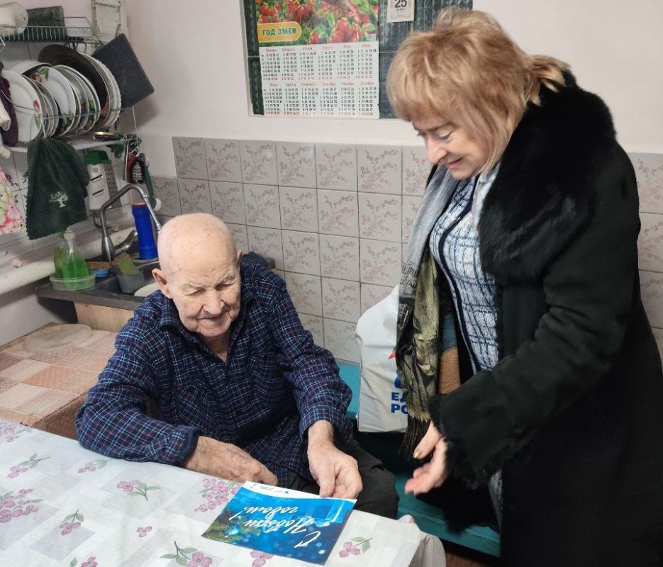 Председатель совета Станично-Луганского муниципального округа, секретарь местного отделения партии «Единая Россия» Татьяна Пономарёва поздравила ветеранов с наступающим Новым годом Председатель совета Станично-Луганского муниципального округа, секретарь местного отделения партии «Единая Россия» Татьяна Пономарёва поздравила ветеранов с наступающим Новым годом