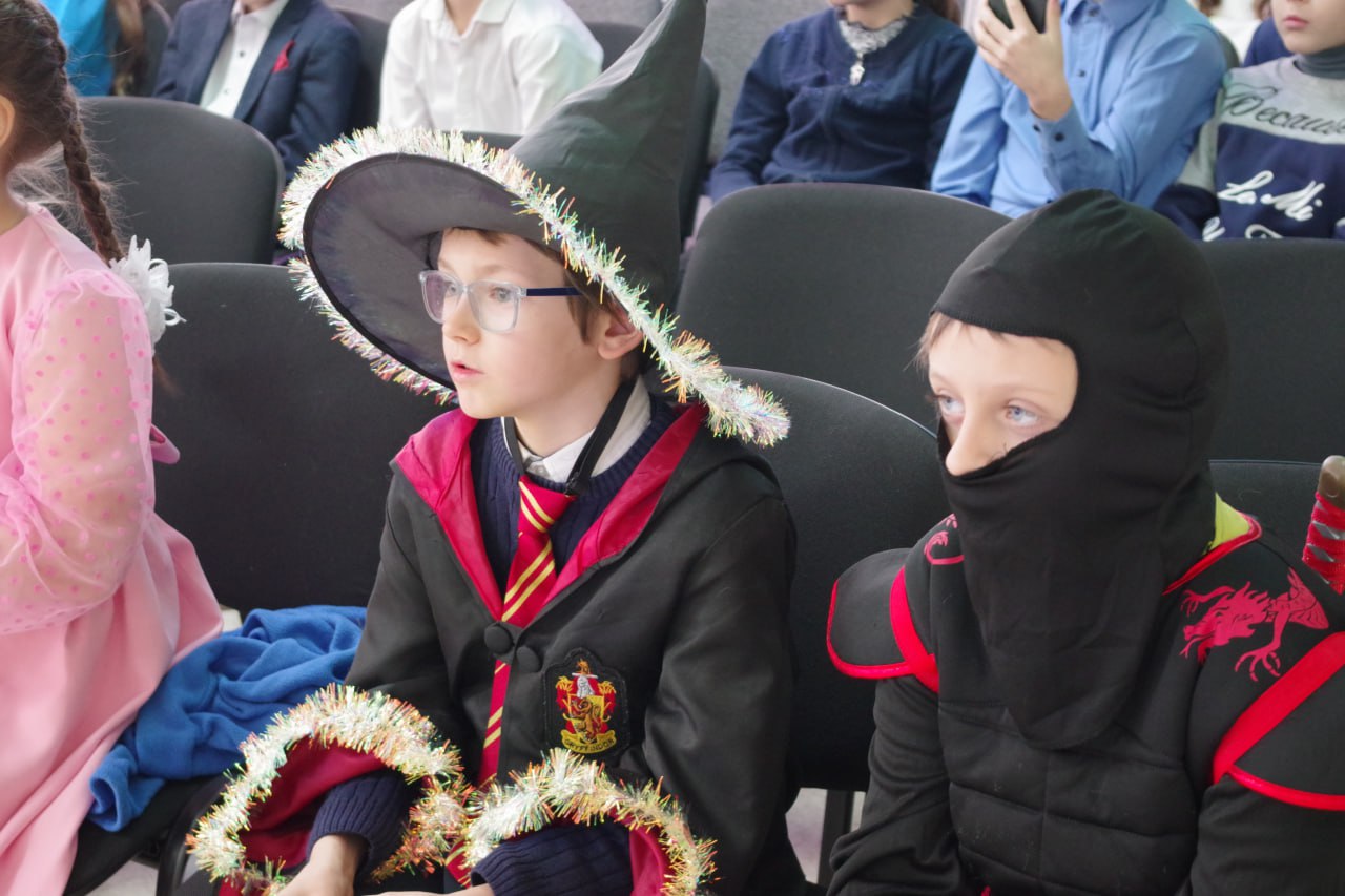 Глава Славяносербского округа Сергей Крамаренко поздравил детей с Новым годом Глава Славяносербского округа Сергей Крамаренко поздравил детей с Новым годом