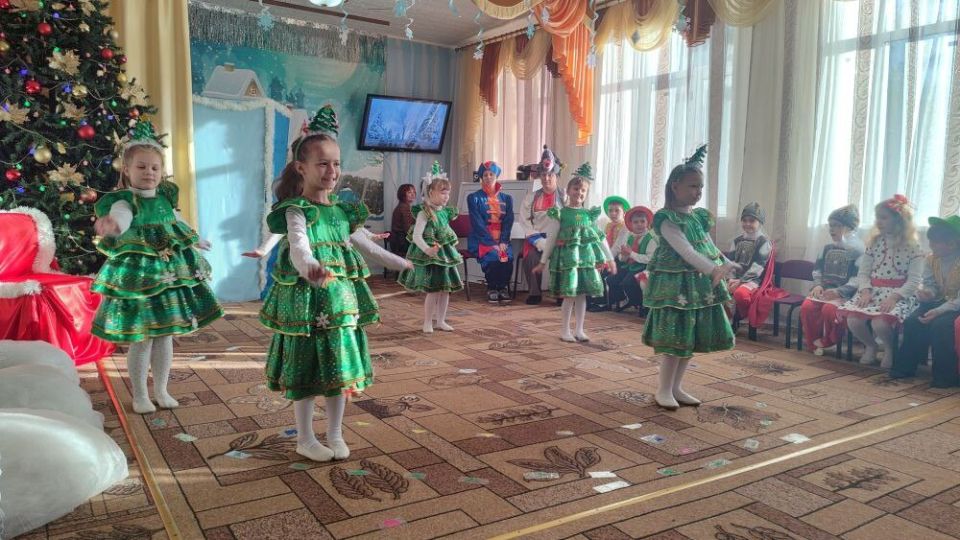 В дошкольных образовательных учреждениях г. Ровеньки прошли новогодние утренники В дошкольных образовательных учреждениях г. Ровеньки прошли новогодние утренники