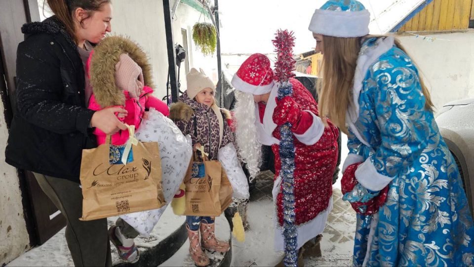 В преддверии Новогогода в посёлке Дзержинский состоялось тёплое и значимое мероприятие «Дед Мороз со Снегурочкой на автомобиле» В преддверии Новогогода в посёлке Дзержинский состоялось тёплое и значимое мероприятие «Дед Мороз со Снегурочкой на автомобиле»