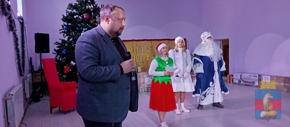 В преддверии Нового года вся Великая Россия дарит детям подарки В преддверии Нового года вся Великая Россия дарит детям подарки
