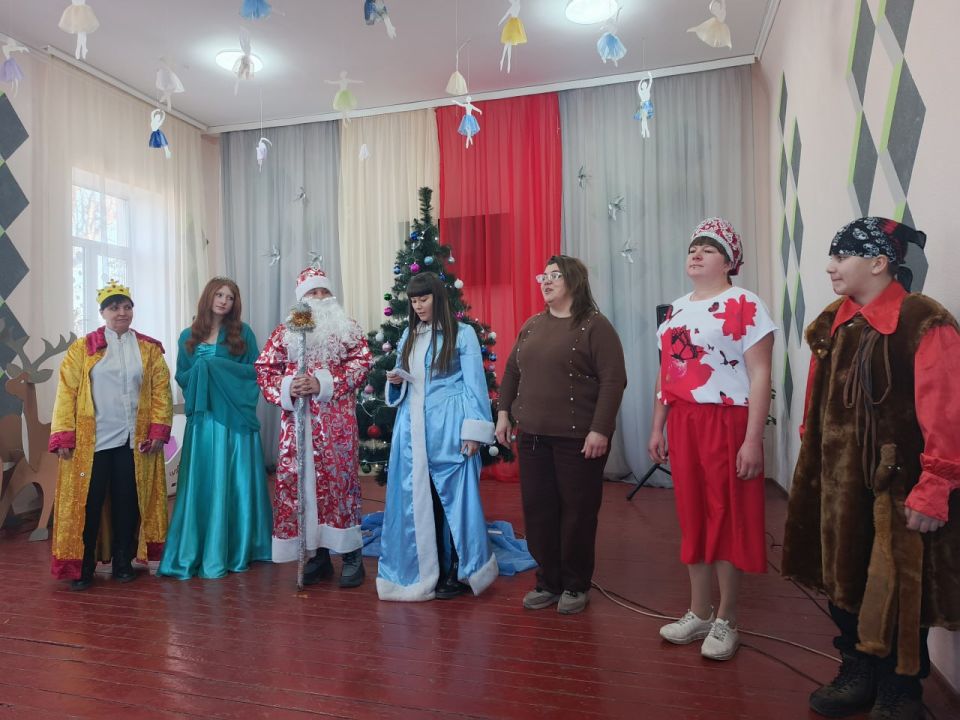 В Малоивановском Доме культуры состоялось волшебное и незабываемое событие — открытие новогодней ёлки! Творческий коллектив постарался на славу, подарив детворе незабываемое представление В Малоивановском Доме культуры состоялось волшебное и незабываемое событие — открытие новогодней ёлки! Творческий коллектив постарался на славу, подарив детворе незабываемое представление