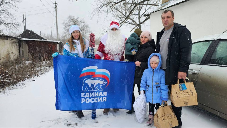 В преддверии Новогогода в посёлке Дзержинский состоялось тёплое и значимое мероприятие «Дед Мороз со Снегурочкой на автомобиле» В преддверии Новогогода в посёлке Дзержинский состоялось тёплое и значимое мероприятие «Дед Мороз со Снегурочкой на автомобиле»