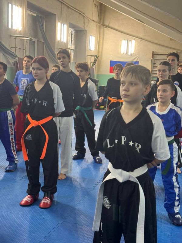 Общественная палата ЛНР поздравила юных спортсменов регионального отделения Федерации кикбоксинга России с новогодними праздниками Общественная палата ЛНР поздравила юных спортсменов регионального отделения Федерации кикбоксинга России с новогодними праздниками