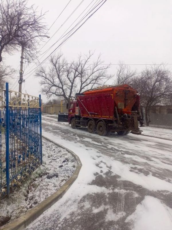 Зима сегодня порадовала нас обильными осадками, что, безусловно, стало настоящим праздником для детей, ожидающих зимние забавы, такие как катание на санках и строительство снежных крепостей Зима сегодня порадовала нас обильными осадками, что, безусловно, стало настоящим праздником для детей, ожидающих зимние забавы, такие как катание на санках и строительство снежных крепостей