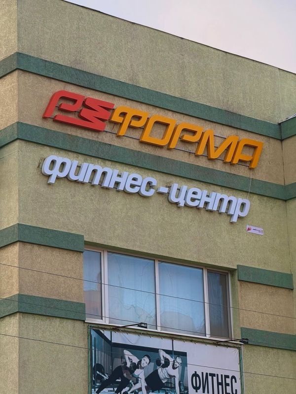 А вы заметили, как поменялись вывески на торговых точках и заведениях общепита Луганска? А вы заметили, как поменялись вывески на торговых точках и заведениях общепита Луганска?