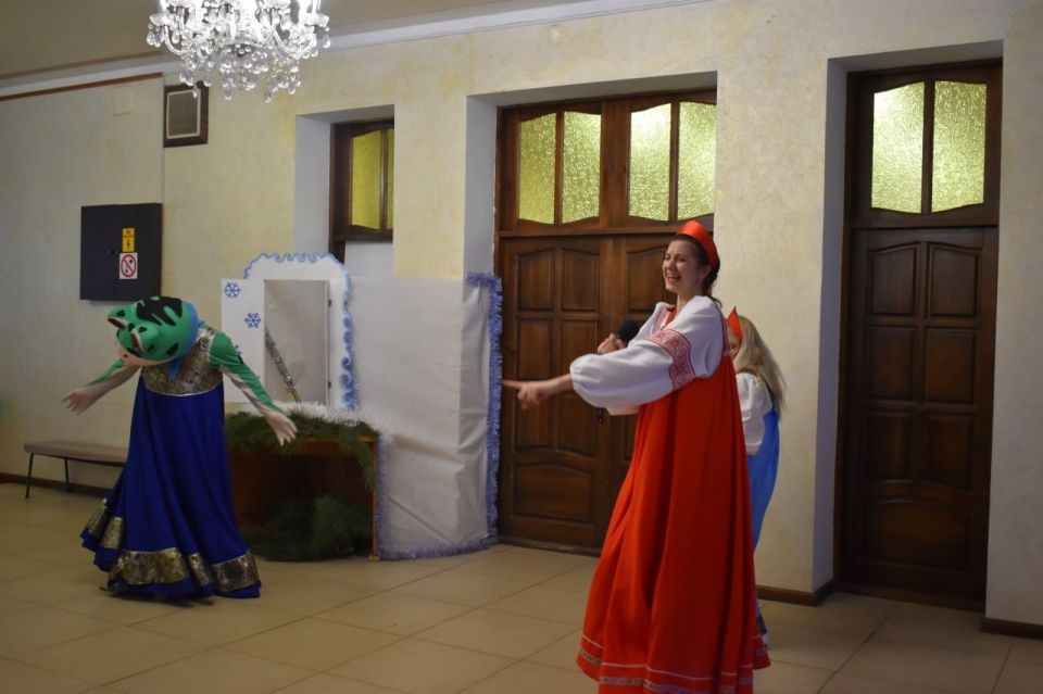 Сегодня в Старобельском районном Дворце культуры состоялся новогодний утренник для детей-сирот и детей, оставшихся без родительской опеки Сегодня в Старобельском районном Дворце культуры состоялся новогодний утренник для детей-сирот и детей, оставшихся без родительской опеки