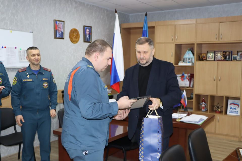 Евгений Бондарь: В преддверии Дня спасателя Российской Федерации состоялась тёплая и значимая встреча с сотрудниками МЧС нашего округа Евгений Бондарь: В преддверии Дня спасателя Российской Федерации состоялась тёплая и значимая встреча с сотрудниками МЧС нашего округа