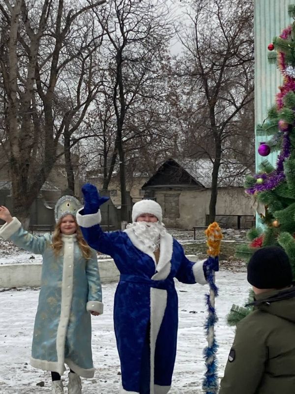 Сегодня, 26 декабря, в городе Вахрушево состоялось торжественное открытие городской новогодней елки Сегодня, 26 декабря, в городе Вахрушево состоялось торжественное открытие городской новогодней елки