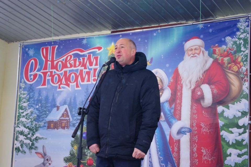 В Славяносербском округе открыли районную Ёлку В Славяносербском округе открыли районную Ёлку