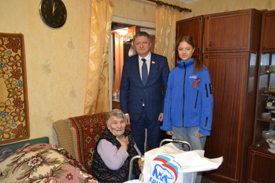 Сергей Цемкало: В преддверии самых светлых праздников – Нового года и Рождества Христова – мы с особым теплом вспоминаем тех, кому обязаны самым главным: мирным небом и самой возможностью жить, трудиться, радоваться Сергей Цемкало: В преддверии самых светлых праздников – Нового года и Рождества Христова – мы с особым теплом вспоминаем тех, кому обязаны самым главным: мирным небом и самой возможностью жить, трудиться, радоваться