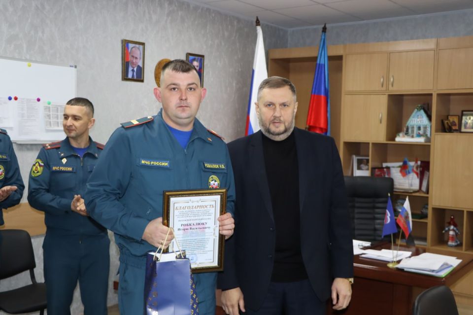 Евгений Бондарь: В преддверии Дня спасателя Российской Федерации состоялась тёплая и значимая встреча с сотрудниками МЧС нашего округа Евгений Бондарь: В преддверии Дня спасателя Российской Федерации состоялась тёплая и значимая встреча с сотрудниками МЧС нашего округа
