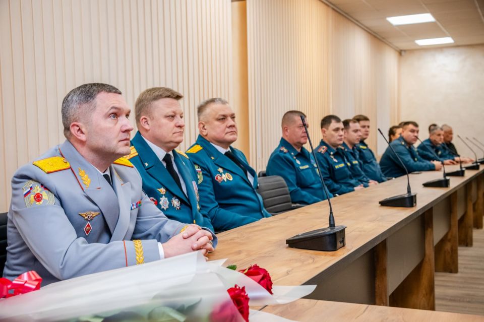 Предотвращение, спасение, помощь: сотрудникам ГУ МЧС России по ЛНР вручили почетные награды Предотвращение, спасение, помощь: сотрудникам ГУ МЧС России по ЛНР вручили почетные награды