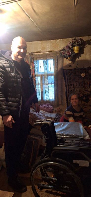 С добром - в праздник. Когда люди приходят на помощь друг другу, мир становится добрее, люди счастливее, а жизнь легче С добром - в праздник. Когда люди приходят на помощь друг другу, мир становится добрее, люди счастливее, а жизнь легче