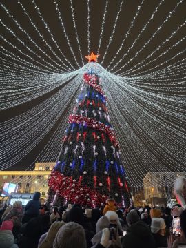 Вот и зажгли главную ёлку республики!!!