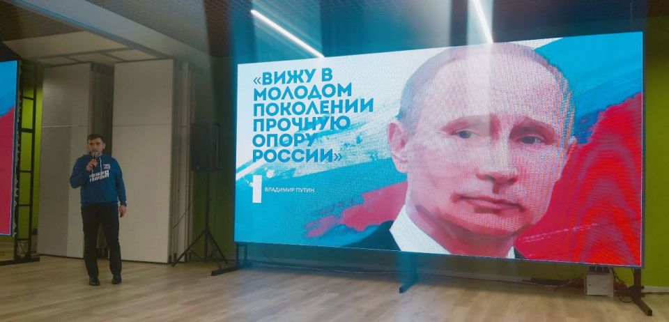 "Нам силу даёт наша верность Отчизне" - таков девиз Молодой Гвардии Единой России "Нам силу даёт наша верность Отчизне" - таков девиз Молодой Гвардии Единой России