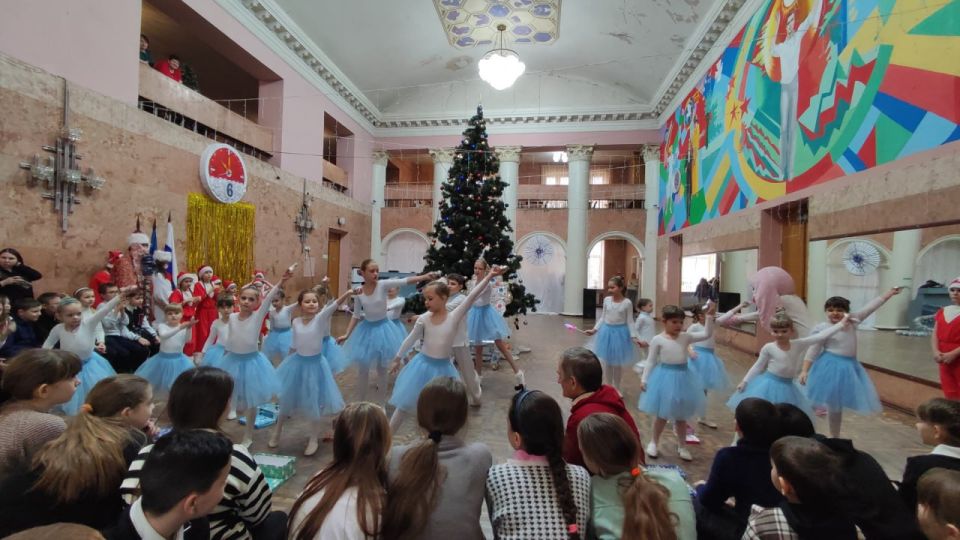 В Молодогвардейске активисты Партии «Единая Россия» организовали развлекательную игровую программу для детей льготных категорий В Молодогвардейске активисты Партии «Единая Россия» организовали развлекательную игровую программу для детей льготных категорий