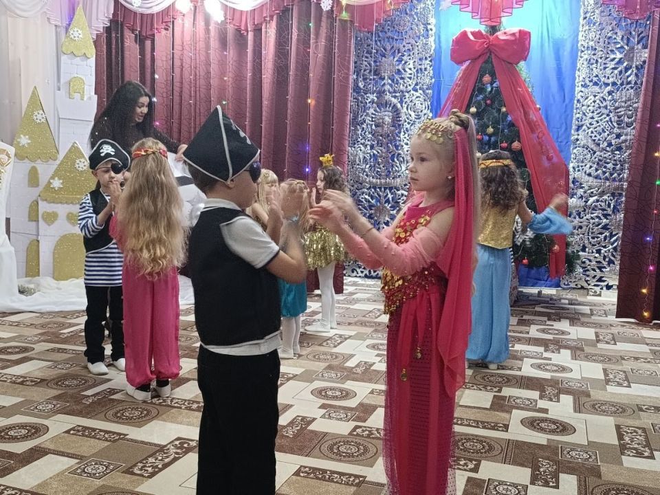 В дошкольных образовательных учреждениях г. Ровеньки прошли новогодние утренники В дошкольных образовательных учреждениях г. Ровеньки прошли новогодние утренники