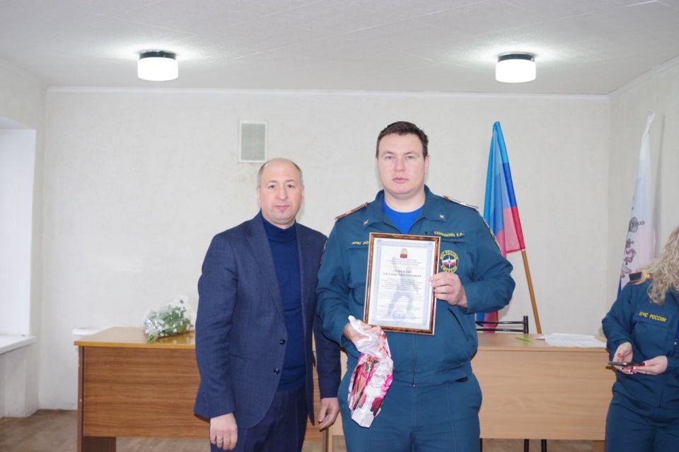 Сергей Крамаренко: В преддверии Дня спасателя, встретился с сотрудниками МЧС, чтобы поздравить их с профессиональным праздником Сергей Крамаренко: В преддверии Дня спасателя, встретился с сотрудниками МЧС, чтобы поздравить их с профессиональным праздником