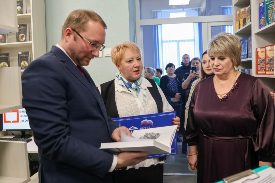 В Белокуракино торжественно открылась модельная библиотека нового поколения В Белокуракино торжественно открылась модельная библиотека нового поколения
