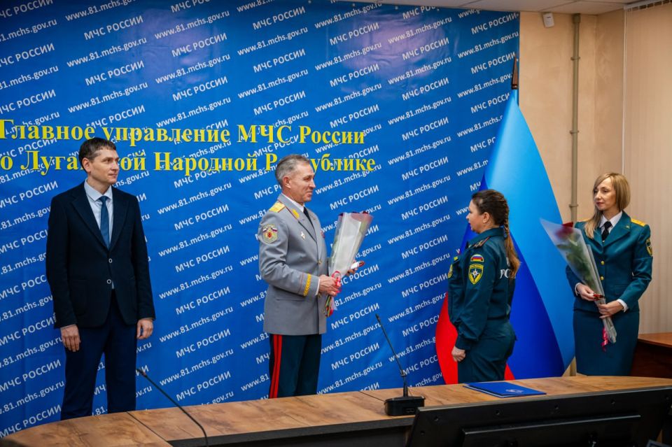 Предотвращение, спасение, помощь: сотрудникам ГУ МЧС России по ЛНР вручили почетные награды Предотвращение, спасение, помощь: сотрудникам ГУ МЧС России по ЛНР вручили почетные награды