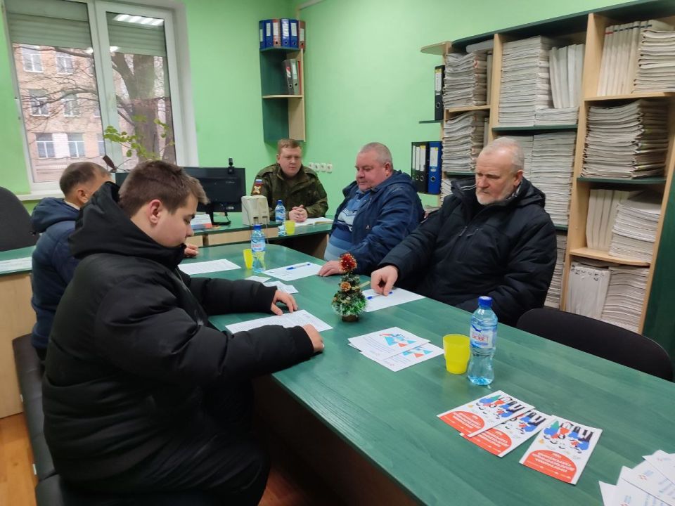 Мини-ярмарка вакансий прошла в Лутугинском муниципальном округе Мини-ярмарка вакансий прошла в Лутугинском муниципальном округе