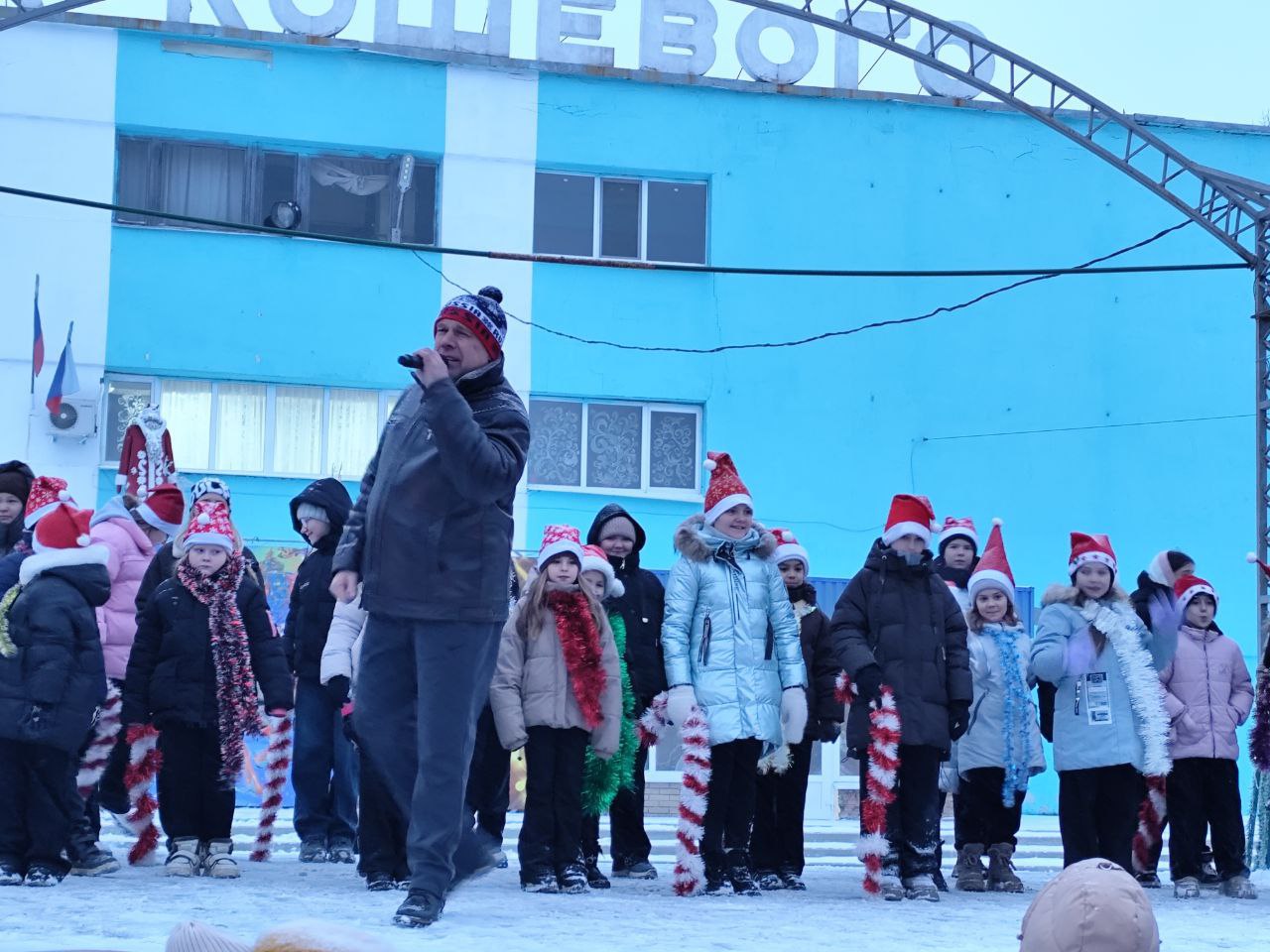 26 декабря в центре Суходольска состоялось долгожданное торжественное открытие городской елки на площади Блюхера, которое стало ярким стартом для предстоящих новогодних праздников 26 декабря в центре Суходольска состоялось долгожданное торжественное открытие городской елки на площади Блюхера, которое стало ярким стартом для предстоящих новогодних праздников