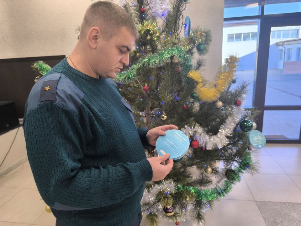 Альберт Зинченко: Начальник 29 ПСЧ 17 ПСО ФПС ГПС ГУ МЧС России по Луганской Народной Республике Алексей Пономарев принял участие в акции «Елка желаний» Альберт Зинченко: Начальник 29 ПСЧ 17 ПСО ФПС ГПС ГУ МЧС России по Луганской Народной Республике Алексей Пономарев принял участие в акции «Елка желаний»