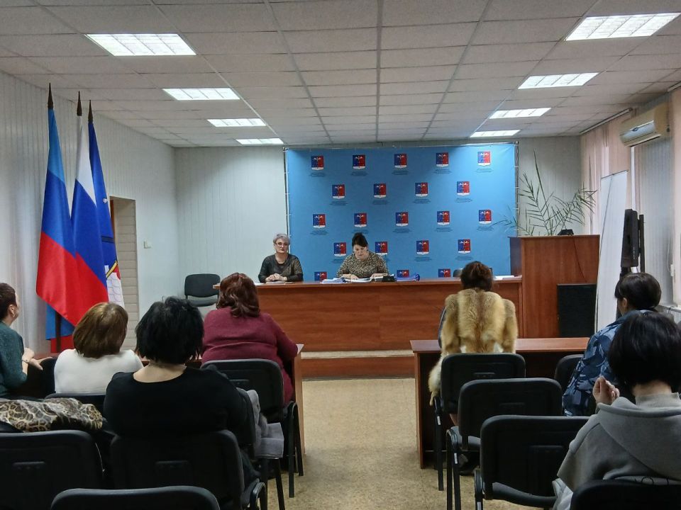 Сегодня Заместитель Главы Администрации Станично-Луганского МО Анна Кулиш провела заседание муниципальной комиссии по делам несовершеннолетних и защите их прав Сегодня Заместитель Главы Администрации Станично-Луганского МО Анна Кулиш провела заседание муниципальной комиссии по делам несовершеннолетних и защите их прав