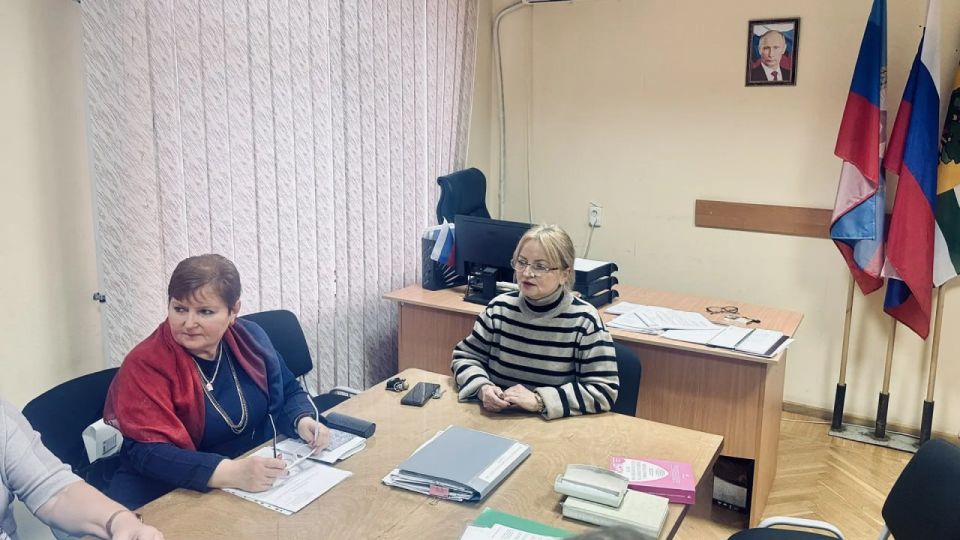Состоялось плановое заседание Комиссии по делам несовершеннолетних и защите их прав под председательством заместителя главы администрации Марины Фомичевой Состоялось плановое заседание Комиссии по делам несовершеннолетних и защите их прав под председательством заместителя главы администрации Марины Фомичевой