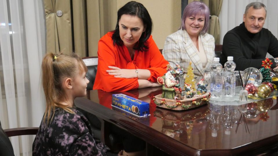 Яна Пащенко: Семилетняя Алина из Луганска увидит Кремлёвскую ёлку и празднично украшенную Москву Яна Пащенко: Семилетняя Алина из Луганска увидит Кремлёвскую ёлку и празднично украшенную Москву