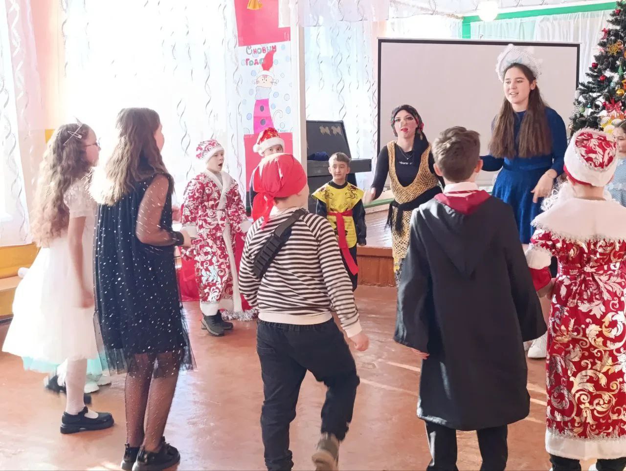 Наш Новый год в начальной школе: Волшебство, смех и море радости!